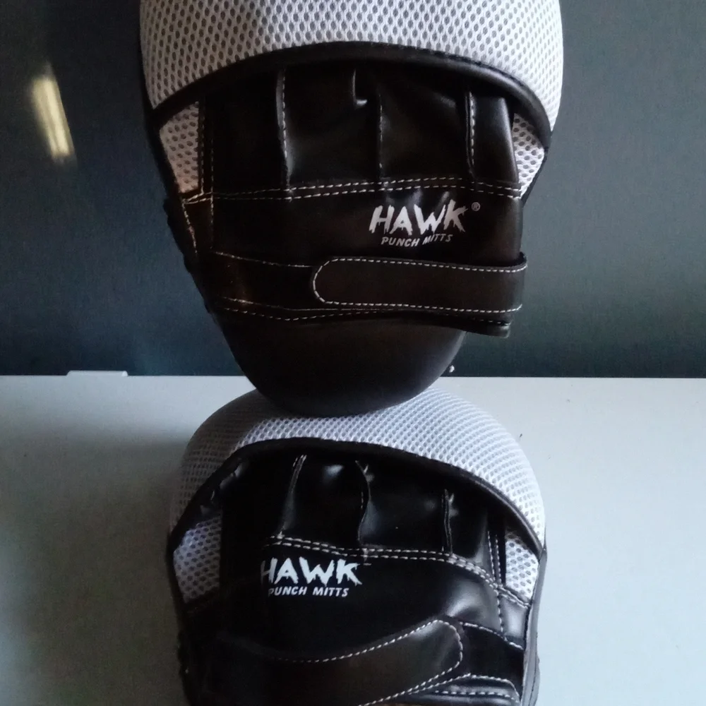Hawk Punch Mitts Training Boxing‎ Muay Thai MMA Pad Focus Mitts